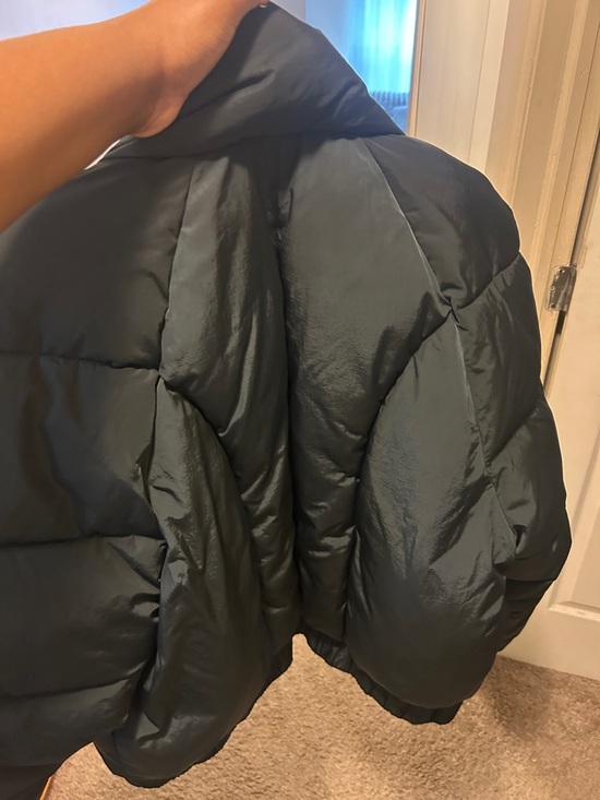 ALO Yoga Women's Dark Grey Shawl-Collar Puffer Jacket - Picture 6 of 6